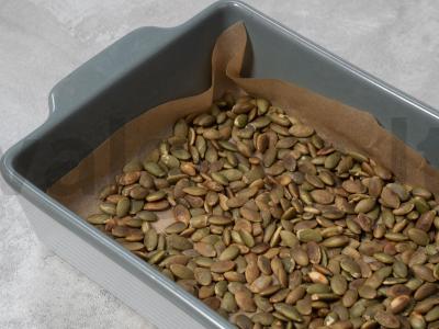 Moliūgų sėklų saldainiai su medumi Žingsnis 1