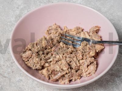 Karšti sumuštiniai su sardinėmis, svogūnais ir sūriu Žingsnis 1