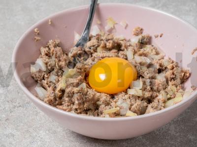 Karšti sumuštiniai su sardinėmis, svogūnais ir sūriu Žingsnis 4