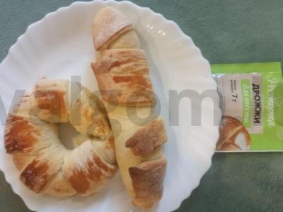 Kepiniai iš mielinės tešlos su uogiene Žingsnis 5