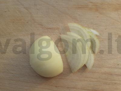 Sumuštiniai su burokėliais, silke, kiaušiniu ir svogūnu Žingsnis 3