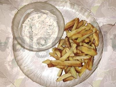 Kepti bulvytės su kvapniu salierų ir prancūziškos garstyčių padažu pagrindine nuotrauka