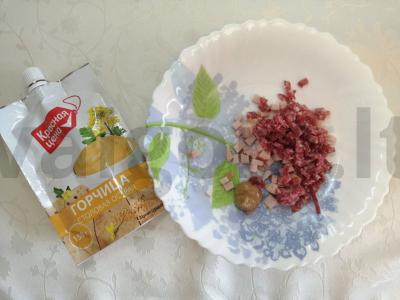 Karšti sumuštiniai su dešra, žolelėmis ir garstyčiomis Žingsnis 5