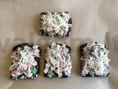 Karšti sumuštiniai su dešra, žolelėmis ir garstyčiomis Žingsnis 7