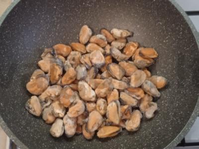 Grikių makaronai soba su midijomis ir daržovėmis Žingsnis 1