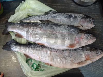 Raudona žuvis su daržovėmis vakarienei Žingsnis 1