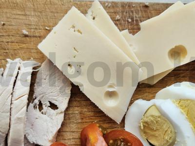 Burgeris su kiaušiniu ir džiovintais pomidorais Žingsnis 1