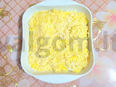 Jauno bulvių gratinas su grietinėle ir sūriu Žingsnis 5