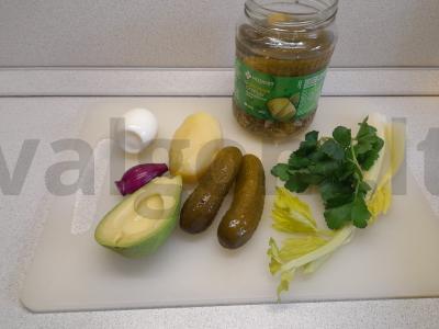 Daržovių salotas su marinuotais agurkais Žingsnis 1