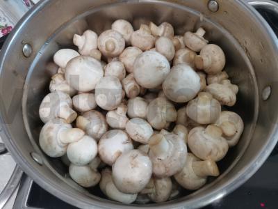 Konservuoti šampinjonai Žingsnis 2