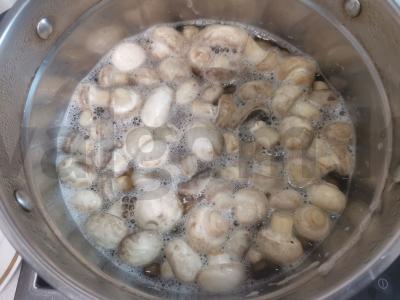 Konservuoti šampinjonai Žingsnis 3