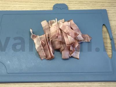 Makaronai su šonine ir krevetėmis grietinėlės padaže Žingsnis 1