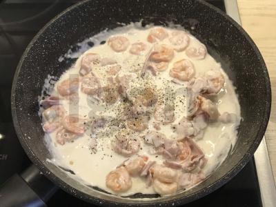 Makaronai su šonine ir krevetėmis grietinėlės padaže Žingsnis 5