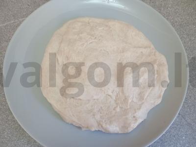 Sūrio suluguni ir dešros salchichon pyragas Žingsnis 1