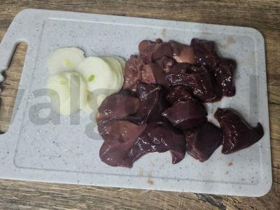 Troškinta kalakutų kepenėlė su bulvėmis Žingsnis 1