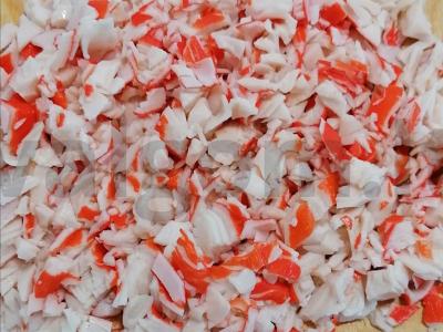 Salotos su krabų mėsa, kiaušiniu ir kopūstais Žingsnis 2