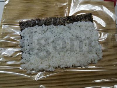 Sudėtingi ritinėliai su krabų lazdelėmis ir jūros dumbliais Žingsnis 4