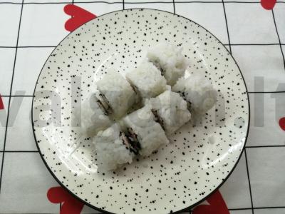 Sudėtingi ritinėliai su krabų lazdelėmis ir jūros dumbliais Žingsnis 8