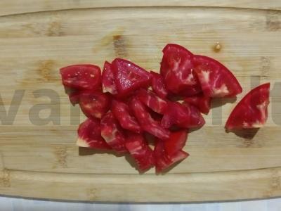 Konvertukai su vištiena ir pomidorais Žingsnis 2