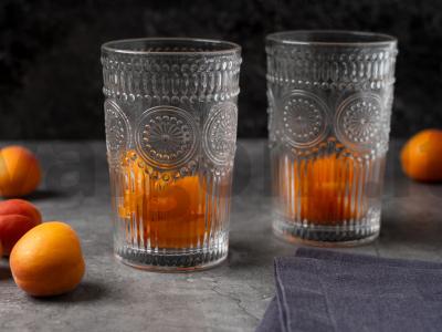 Fizzy kokteilis su abrikosu ir baziliku Žingsnis 1