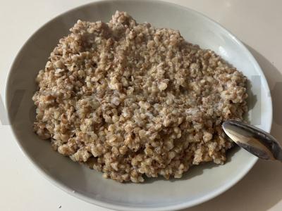 Pieninė grikių košė pusryčiams pagrindine nuotrauka