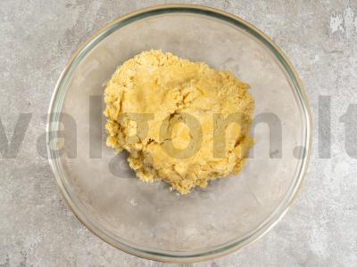 Pyragas su uogiene orkaitėje Žingsnis 2