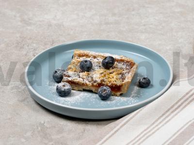 Pyragas su uogiene orkaitėje pagrindine nuotrauka