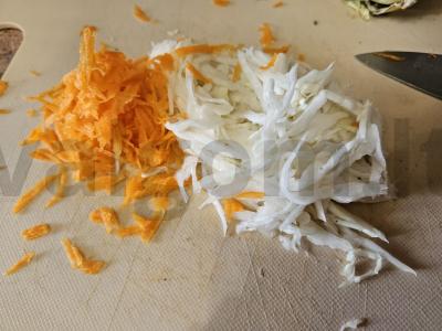 Sotūs dešrainis su dešrelėmis, sūriu ir kopūstais Žingsnis 3