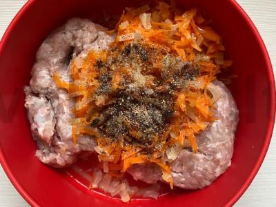 Sultingi kotletai su svogūnais ir morkomis Žingsnis 6