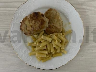 Sultingi kotletai su svogūnais ir morkomis pagrindine nuotrauka