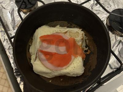 Kiaušinių sumuštinis su dešra Žingsnis 6