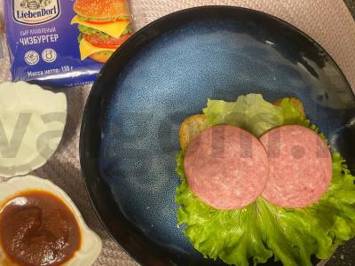 Namų sumuštinis su dešra ir sūriu pusryčiams Žingsnis 1