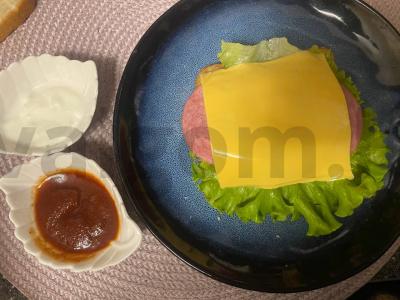 Namų sumuštinis su dešra ir sūriu pusryčiams Žingsnis 3