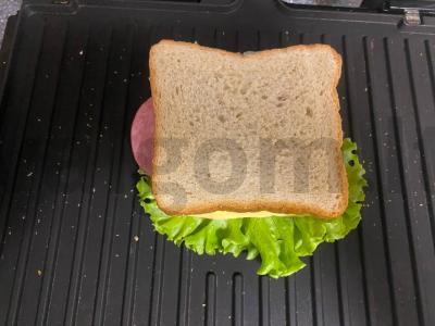 Namų sumuštinis su dešra ir sūriu pusryčiams Žingsnis 4