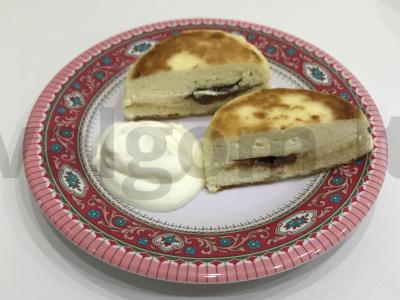 Sūrio blynai su manų kruopomis ir šokoladu pagrindine nuotrauka