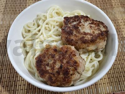 Kiaulienos kotletai keptuvėje pagrindine nuotrauka