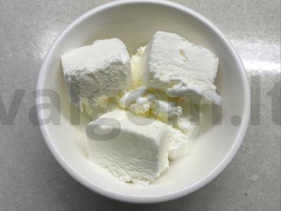 Ledai su braškių džemu ir sūdytais žemės riešutais Žingsnis 1