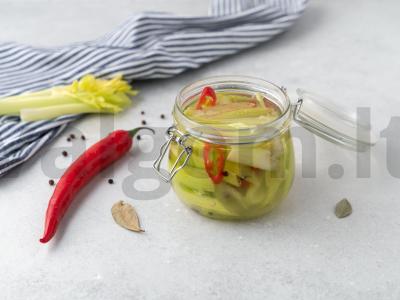 Marinuoti salierai pagrindine nuotrauka