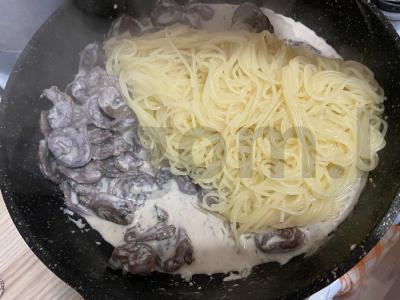 Makaronai su kalakutų širdelėmis padaže Žingsnis 7