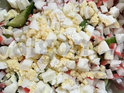 Sultingas salotas su konservuotais žirneliais Žingsnis 4