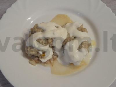 Patingėti kopūstai su jautienos faršu ir prieskoniais pagrindine nuotrauka