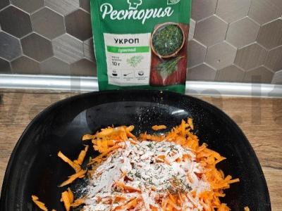 Morkų blynai su džiovintais krapais Žingsnis 2