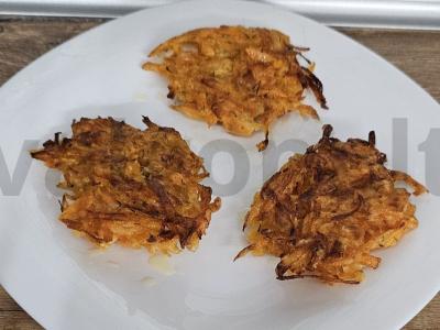 Morkų blynai su džiovintais krapais pagrindine nuotrauka