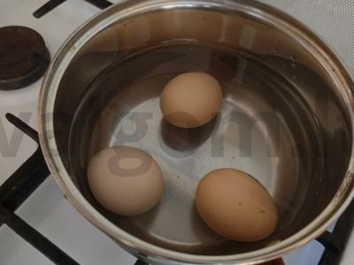 Salotos su krabų lazdelėmis ir ikrais Žingsnis 1