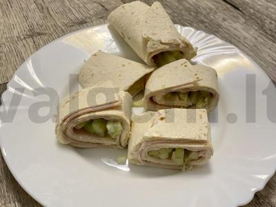 Tortilija su kalakutiena, sūriu ir agurku pagrindine nuotrauka