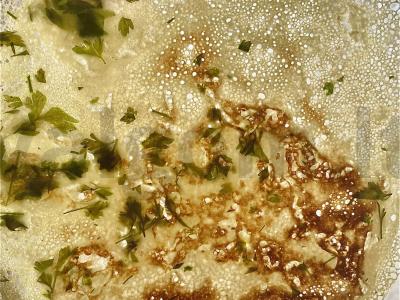 Blynai su halumi sūriu ir morkų žolelėmis pagrindine nuotrauka