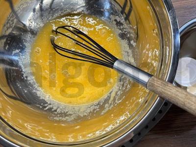 Šokoladiniai sausainiai su įtrūkimais desertui Žingsnis 2