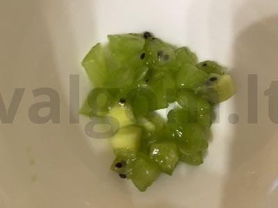 Įdaryti kiaušiniai su kiviais ir pupelėmis Žingsnis 1