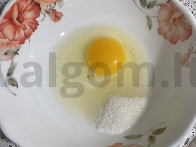 Apvalūs blynai su kefyru Žingsnis 1