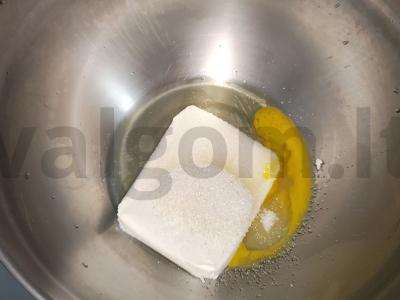 Sūrio blynai su vyšniomis Žingsnis 1